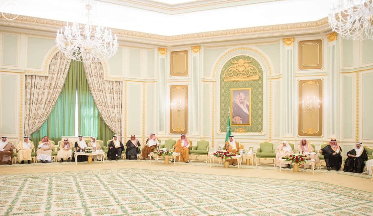 Custodian of the Two Holy Mosques receives Minister of Culture and Information, and a number of senior intellectuals, newspaper chief editors, writers and journalists