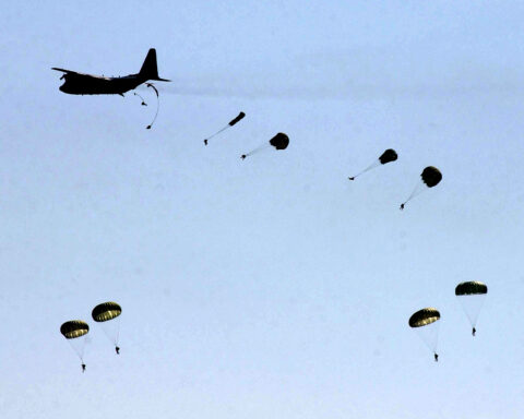 82nd Airborne Division paratroopers jump from a C-130 transport aircraft during a deployment exercise. Photo: US Army / Public Domain