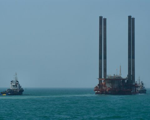 An offshore jackup drilling rig being towed through the Persian Gulf, the type of platform now idled as Saudi Aramco shuts down supergiant oil fields. Photo: Wikimedia Commons / CC BY-SA 3.0