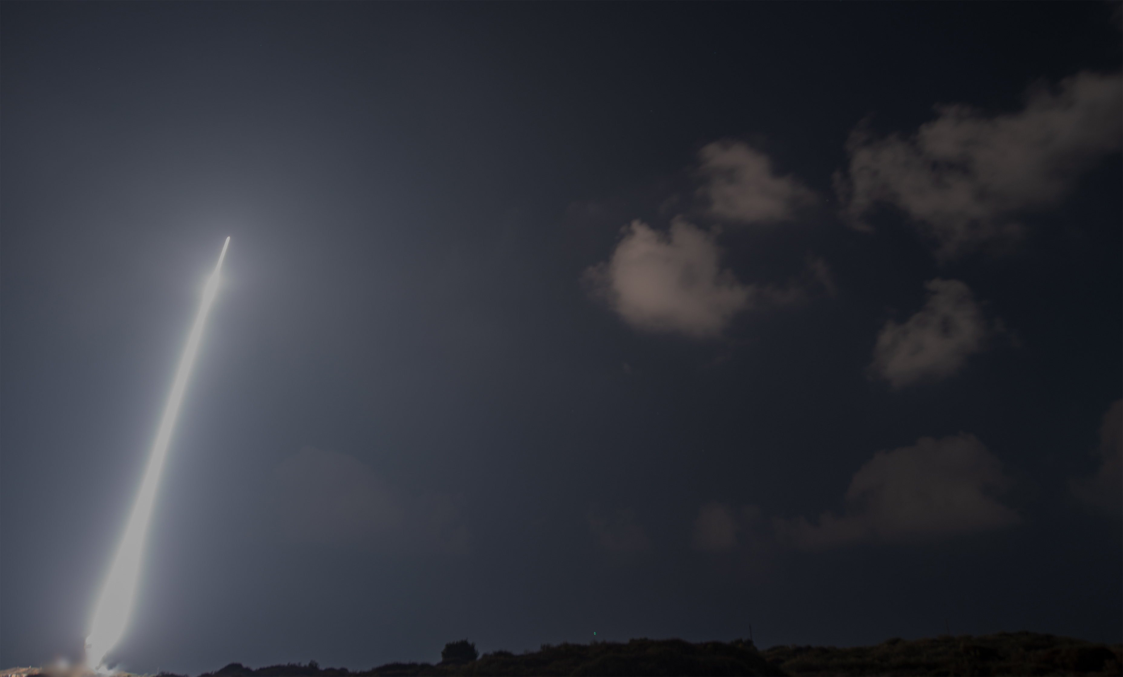An Arrow 2 ballistic missile interceptor launches during a nighttime test. Israel accelerated Arrow production in 2025 but the system faces supply chain constraints shared with Saudi Arabia Patriot programs. Photo: Israel Ministry of Defense / CC BY-SA 3.0