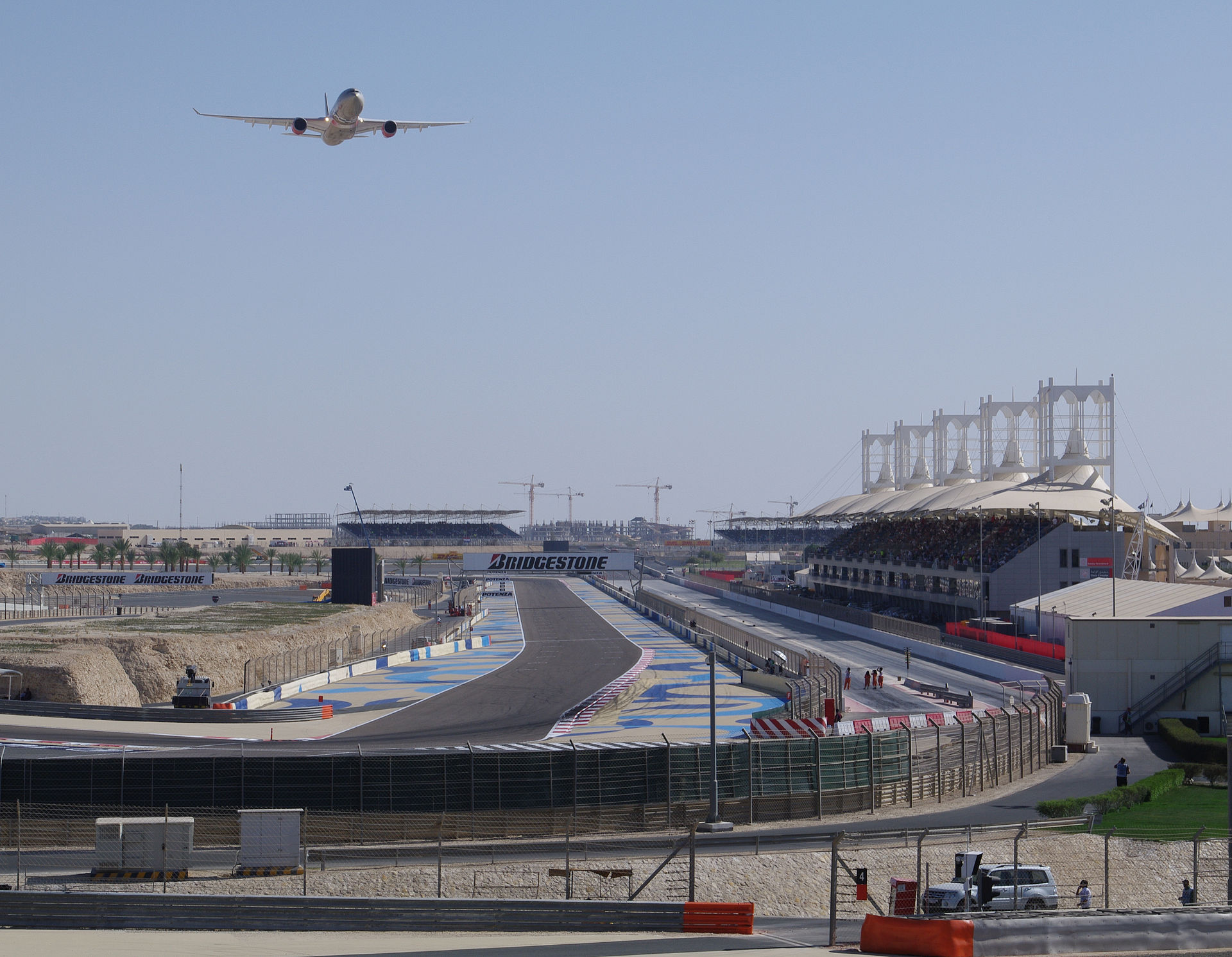 The Bahrain International Circuit with empty grandstands and racing track, site of the cancelled 2026 Bahrain Grand Prix. Photo: Wikimedia Commons / CC BY 2.0