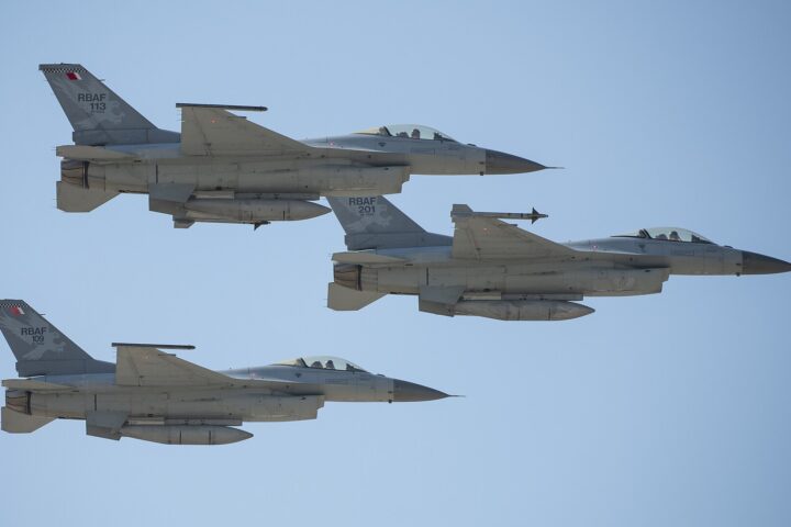 Royal Bahraini Air Force F-16 Fighting Falcons in formation over Sakhir Air Base during the Bahrain International Airshow. Photo: US Air Force / Public Domain