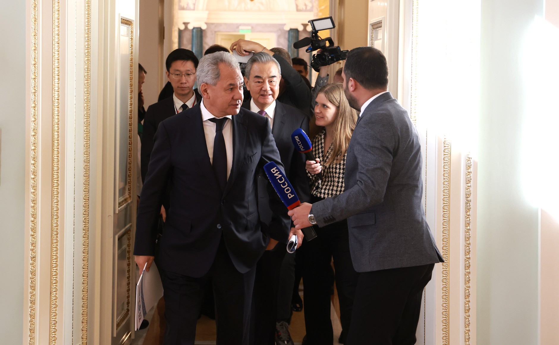 Chinese Foreign Minister Wang Yi exits a diplomatic meeting, part of Beijing's intensified Middle East mediation efforts. Photo: Wikimedia Commons / CC BY 4.0