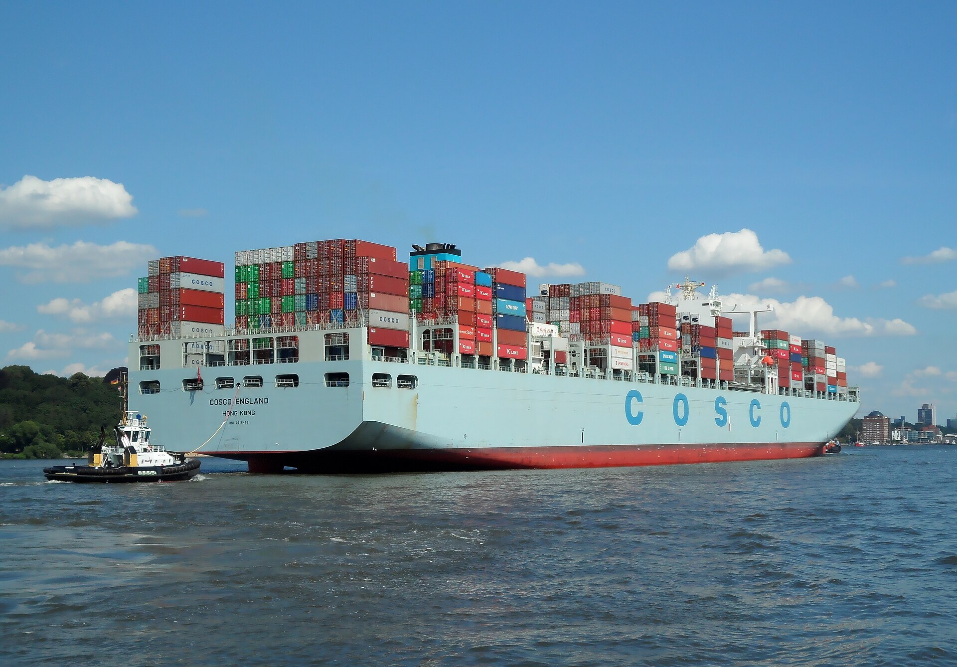 COSCO container ship transiting international waters, representing Chinese maritime trade dominance during the 2026 Strait of Hormuz crisis. Photo: Wikimedia Commons / CC BY-SA 3.0