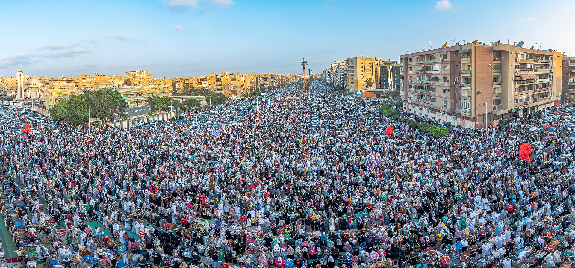 Thousands of Muslims gather for Eid al-Fitr prayers marking the end of Ramadan, a celebration that in 2026 fell under the shadow of Iranian missile and drone attacks across the Gulf. Photo: Wikimedia Commons / CC BY-SA 4.0