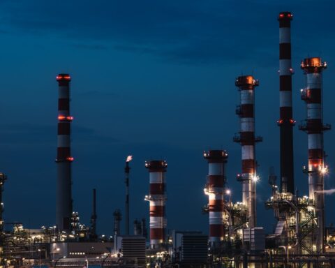 Oil refinery and energy infrastructure at dusk representing Gulf energy facilities threatened by Iranian military strikes during the 2026 Iran war