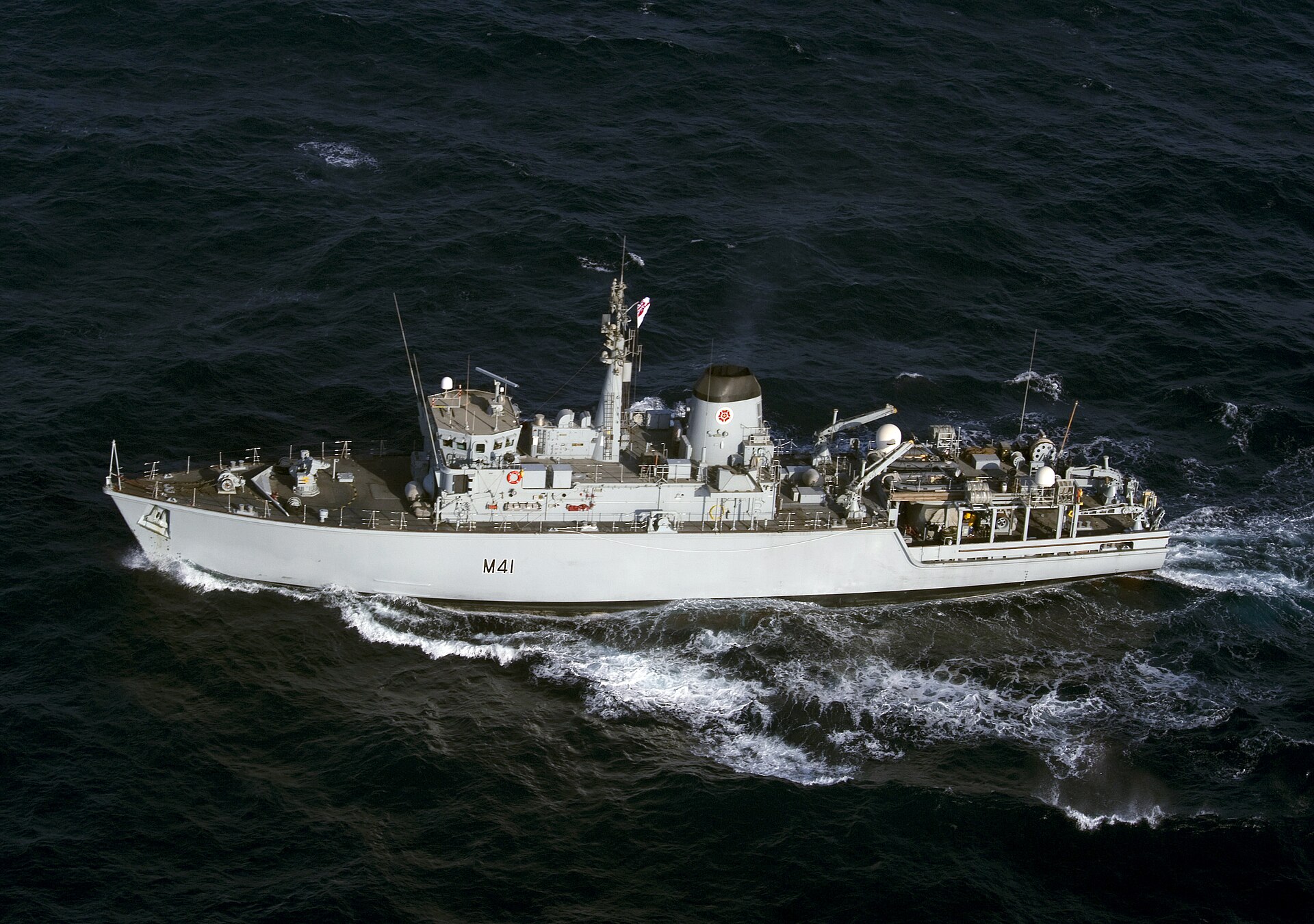 Royal Navy mine countermeasures vessel HMS Quorn transiting the Arabian Gulf during mine clearance operations. Photo: US Navy / Public Domain