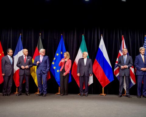 P5+1 foreign ministers and Iranian Foreign Minister Zarif pose for a group photo after reaching the Iran nuclear deal in Vienna, July 2015. Photo: US State Department / Public Domain