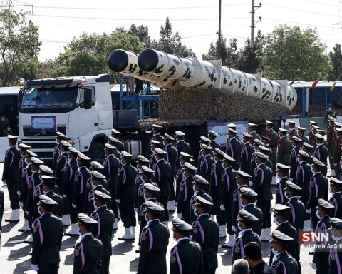 Iranian military parade in Tehran displaying ballistic missiles on transport vehicles as troops march in formation. Photo: Wikimedia Commons / CC Attribution