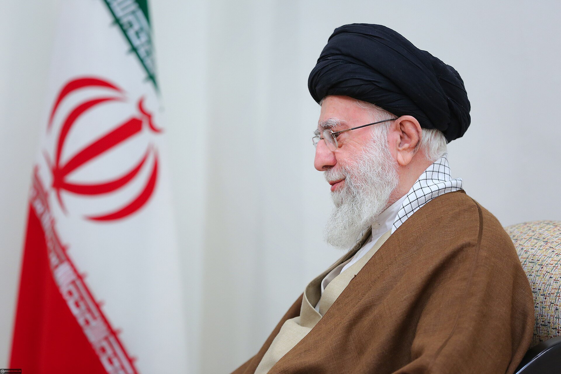 The late Supreme Leader Ali Khamenei in his Tehran office, the seat of power now occupied by his son Mojtaba. Photo: Wikimedia Commons / CC BY 4.0