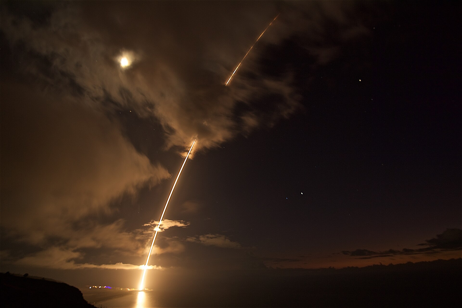 A ballistic missile launches into the night sky, leaving a bright trail of exhaust — representing the IRGC threat to Gulf states. Photo: US Department of Defense / Public Domain