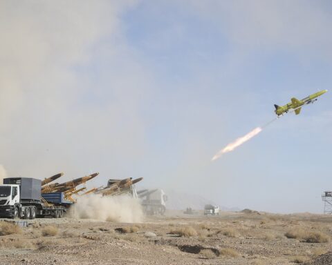 Iranian military drones launching from mobile platforms during IRGC exercise in the Semnan desert, demonstrating Irans decentralized drone warfare capability. Photo: Wikimedia Commons / CC BY