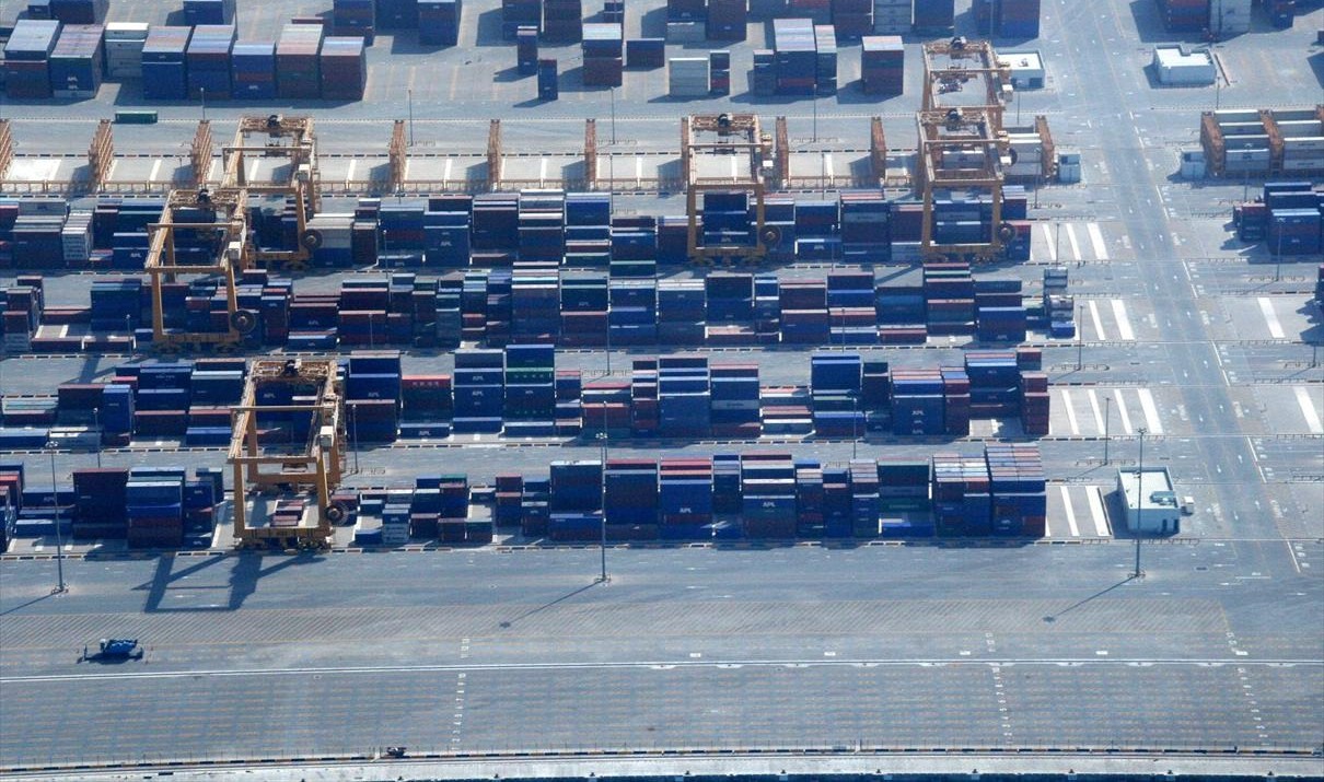 Aerial view of Jebel Ali Port in Dubai showing thousands of shipping containers, one of the largest ports in the Gulf. Photo: Wikimedia Commons / CC BY-SA 3.0
