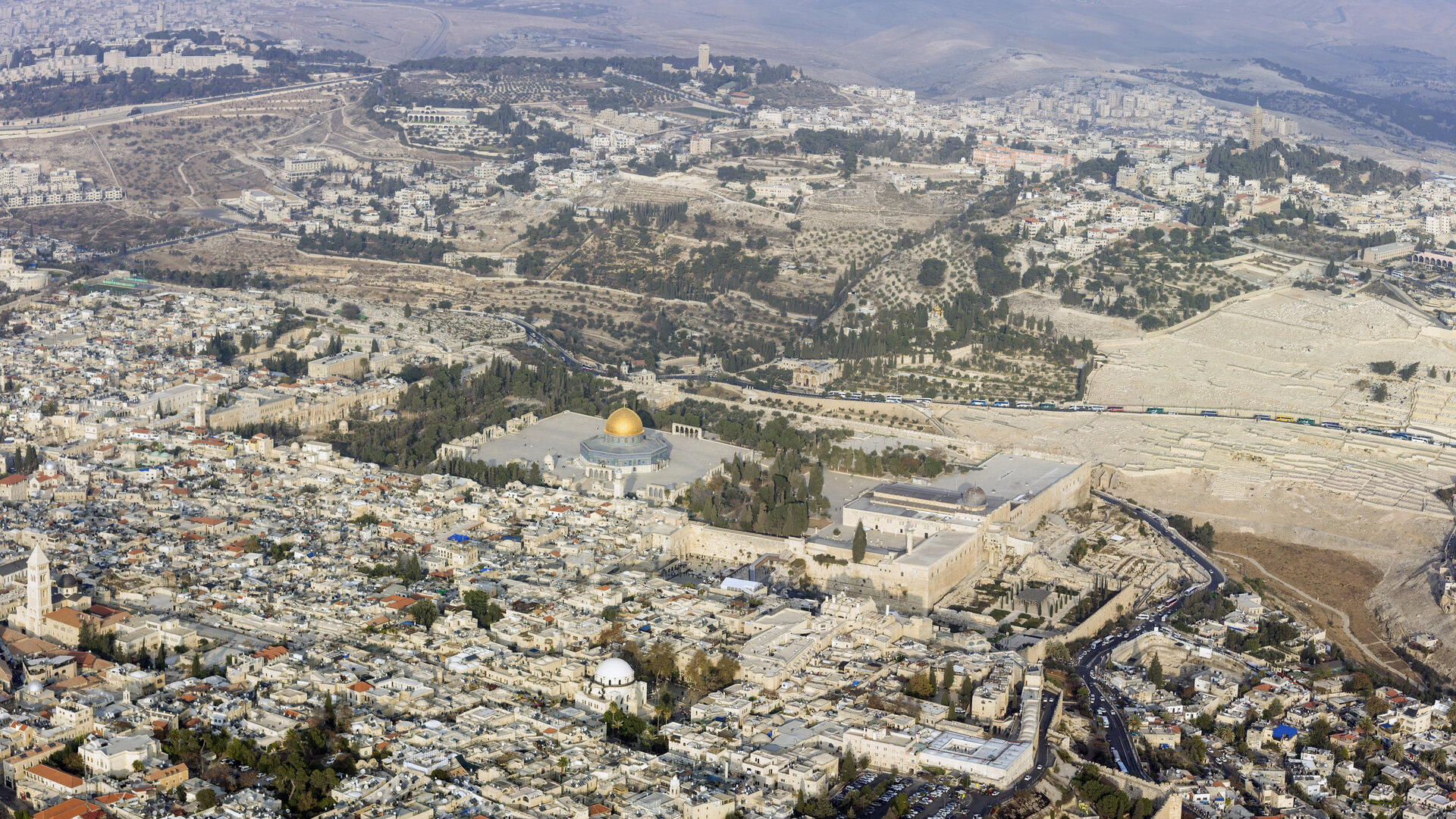 Aerial view of the Temple Mount and Al-Aqsa Mosque compound in Jerusalem, the 144-dunam site at the center of the eight-nation Muslim foreign ministers joint statement defending Palestinian worship access