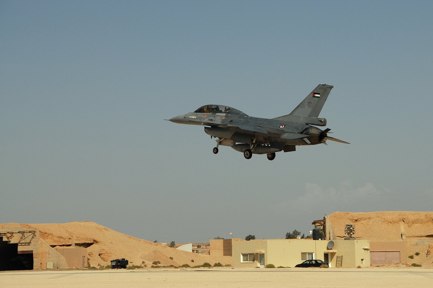 A Royal Jordanian Air Force F-16 Fighting Falcon takes off from Muwaffaq Salti Air Base in Azraq, Jordan. Photo: US Air Force / Public Domain