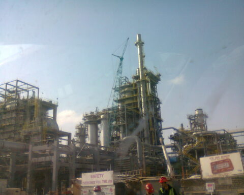 Satorp refinery in Jubail Industrial City, Saudi Arabia, one of the facilities threatened by Iran after Israeli strikes on South Pars gas field. Photo: Wikimedia Commons / CC BY 3.0