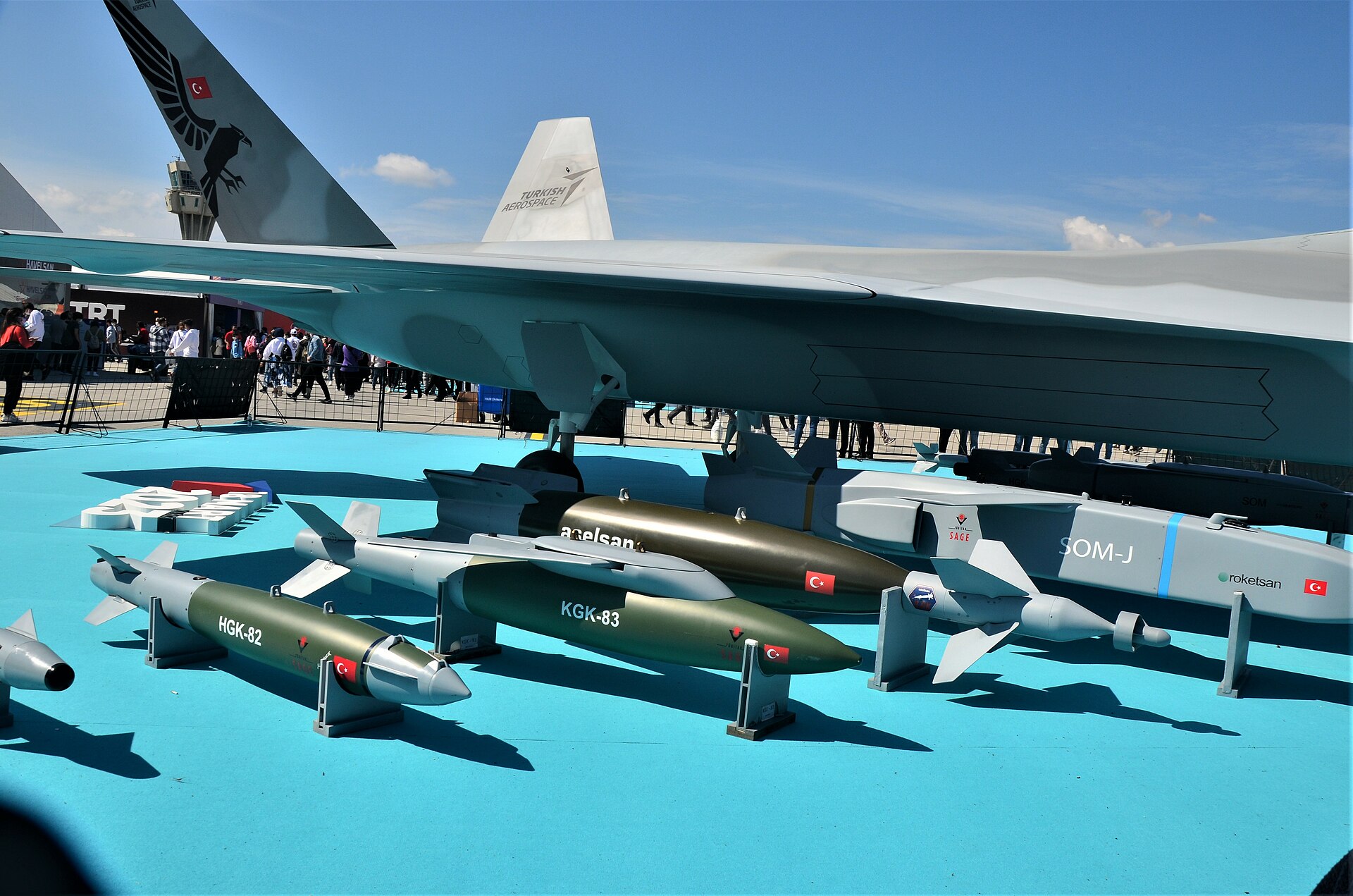 Turkish Aerospace Industries KAAN fifth-generation fighter jet mockup with Roketsan munitions at Teknofest, representing the Turkey-Saudi Arabia defense industrial partnership. Photo: Wikimedia Commons / CC BY-SA 4.0