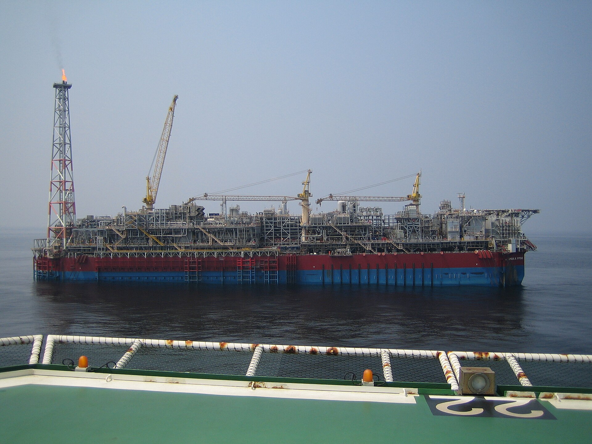 FPSO Kizomba A floating production vessel operating offshore Angola in the Atlantic Ocean. Photo: Wikimedia Commons / CC BY-SA 4.0
