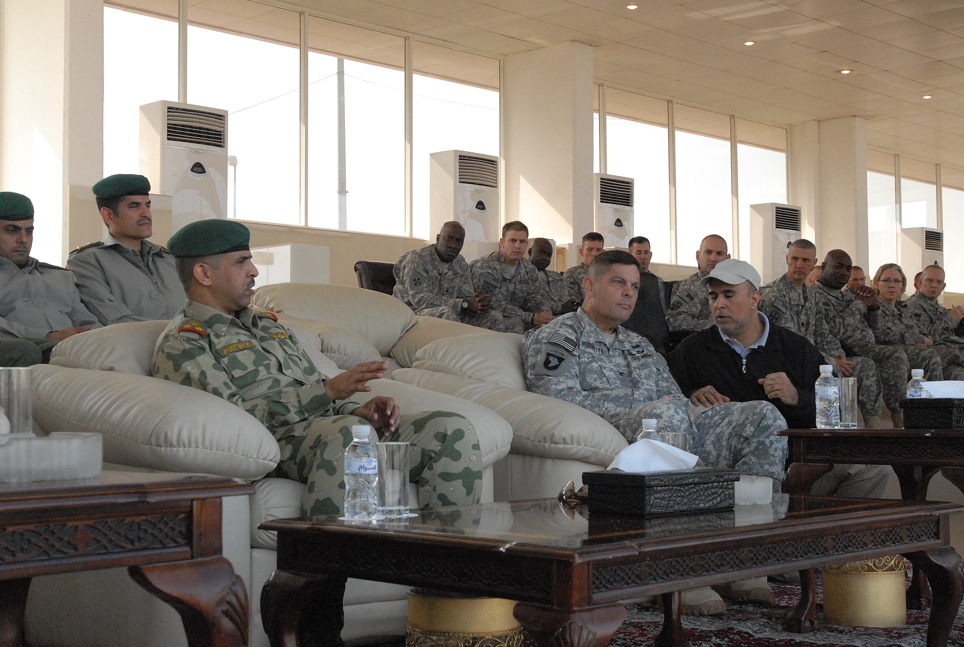 Kuwait National Guard officers meet with US Army commanders during a leadership exchange at a Kuwait military facility. Photo: US Army / Public Domain