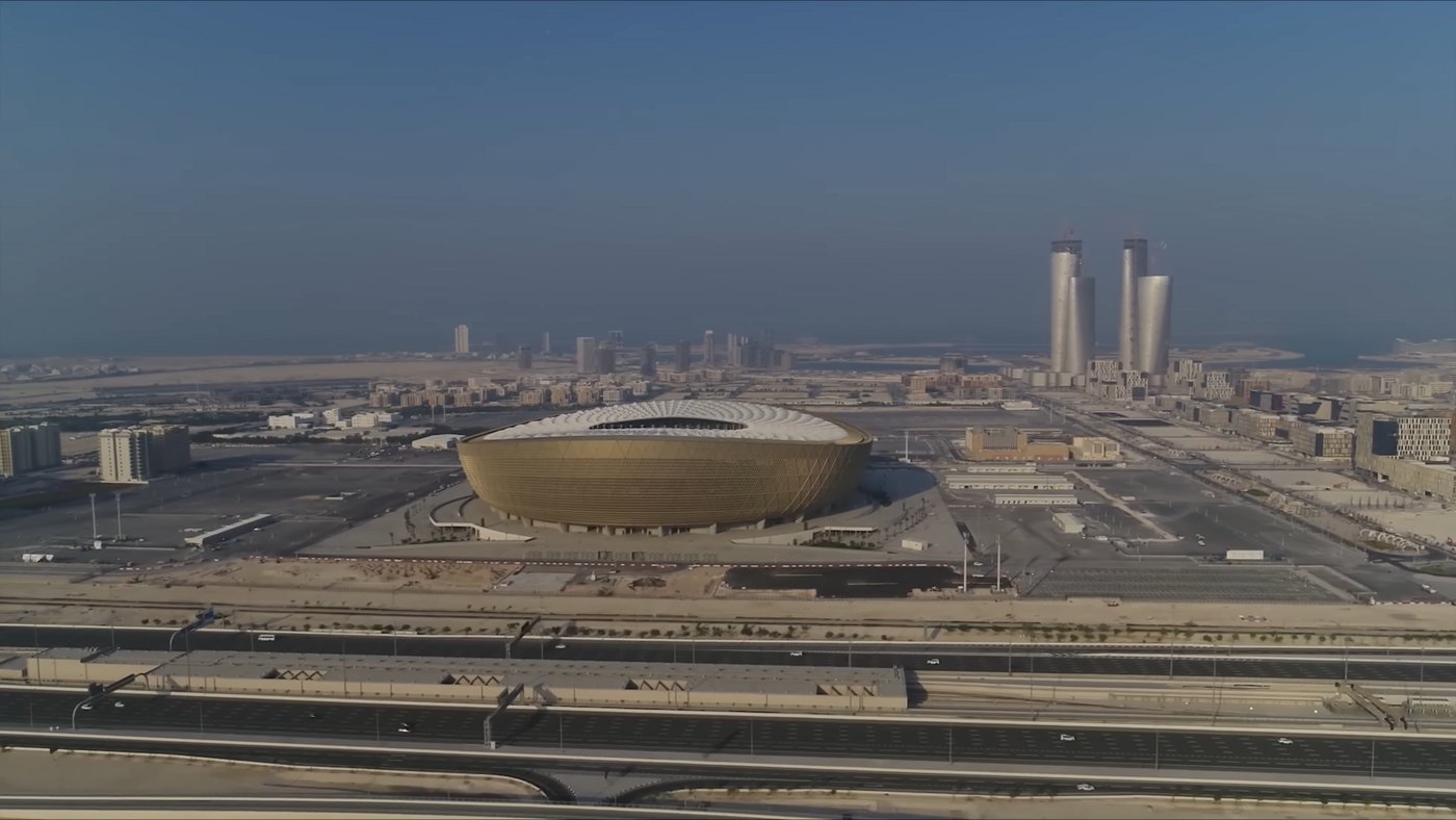 Lusail Stadium in Qatar, venue for the 2022 FIFA World Cup Final. Saudi Arabia must build 11 new stadiums of similar scale for 2034 while managing wartime construction disruptions. Photo: Wikimedia Commons / CC BY 3.0