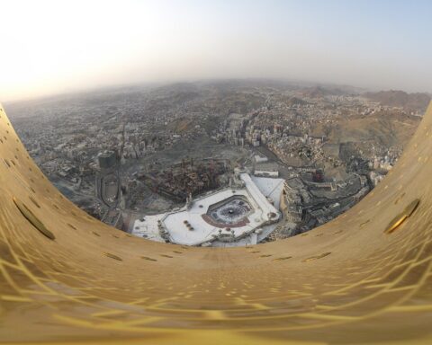 Aerial panoramic view of the Grand Mosque and Kaaba in Makkah, Saudi Arabia, where millions gather for Eid al-Fitr prayers. Photo: Wikimedia Commons / CC0
