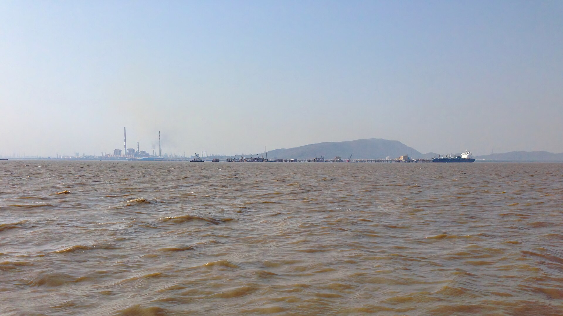 Mumbai oil refinery seen from the Arabian Sea, one of India's largest crude processing facilities now facing supply disruption from the Hormuz closure