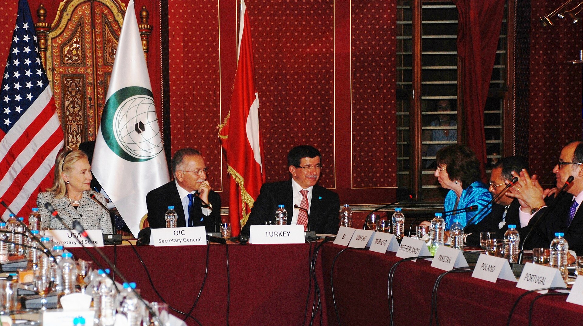 Organization of Islamic Cooperation diplomatic conference with delegates from the United States, Turkey, Pakistan, and other nations at a multilateral summit table