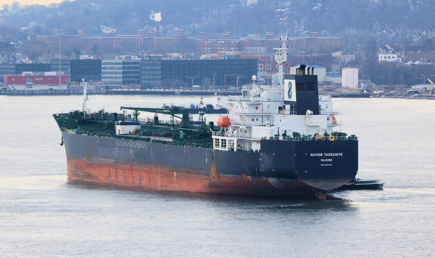 Petroleum oil tanker ship transporting crude oil cargo through international waters. Photo: Wikimedia Commons / CC BY-SA 4.0