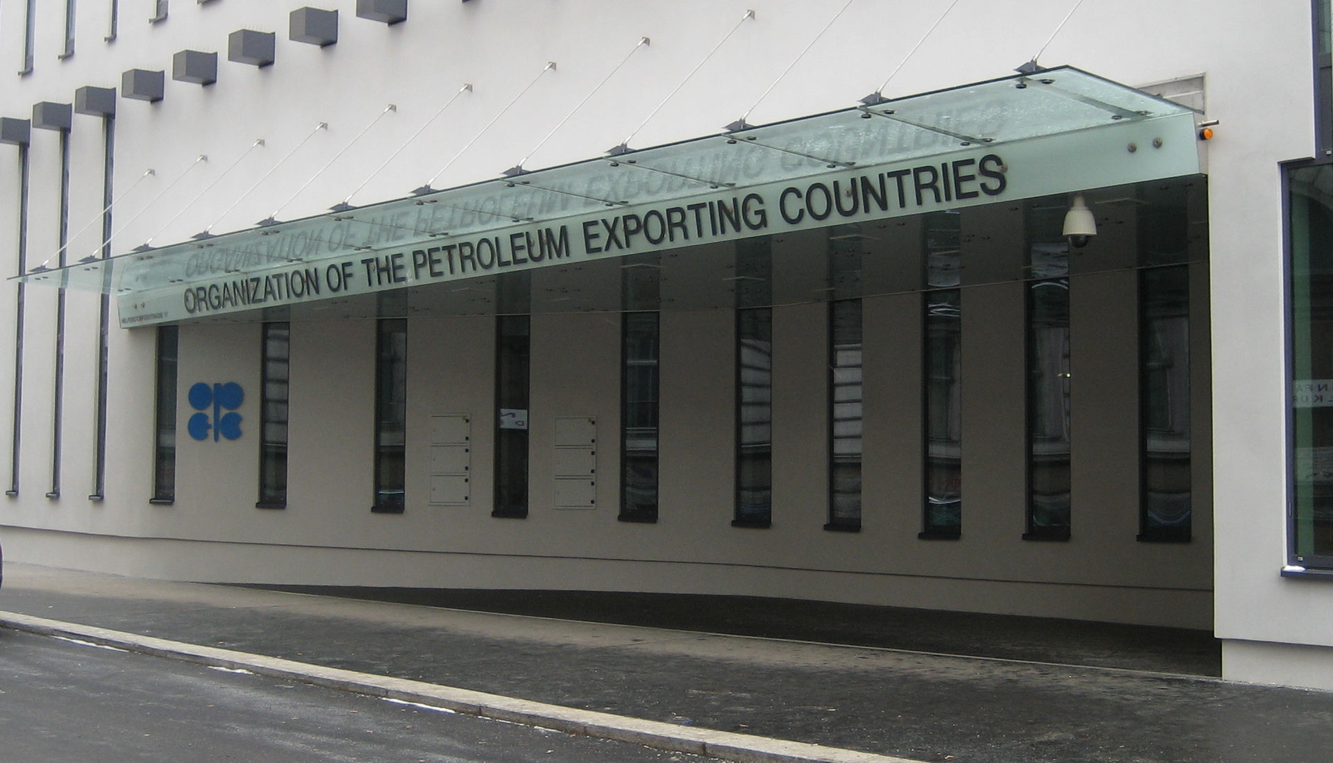 OPEC headquarters entrance in Vienna showing the Organization of the Petroleum Exporting Countries building and logo. Photo: Wikimedia Commons / Public Domain