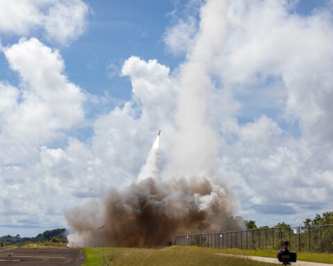 A Patriot PAC-2 interceptor missile launches during a live-fire air defense exercise, the same system deployed across Gulf states to defend against Iranian missile and drone attacks. Photo: US Army / Public Domain