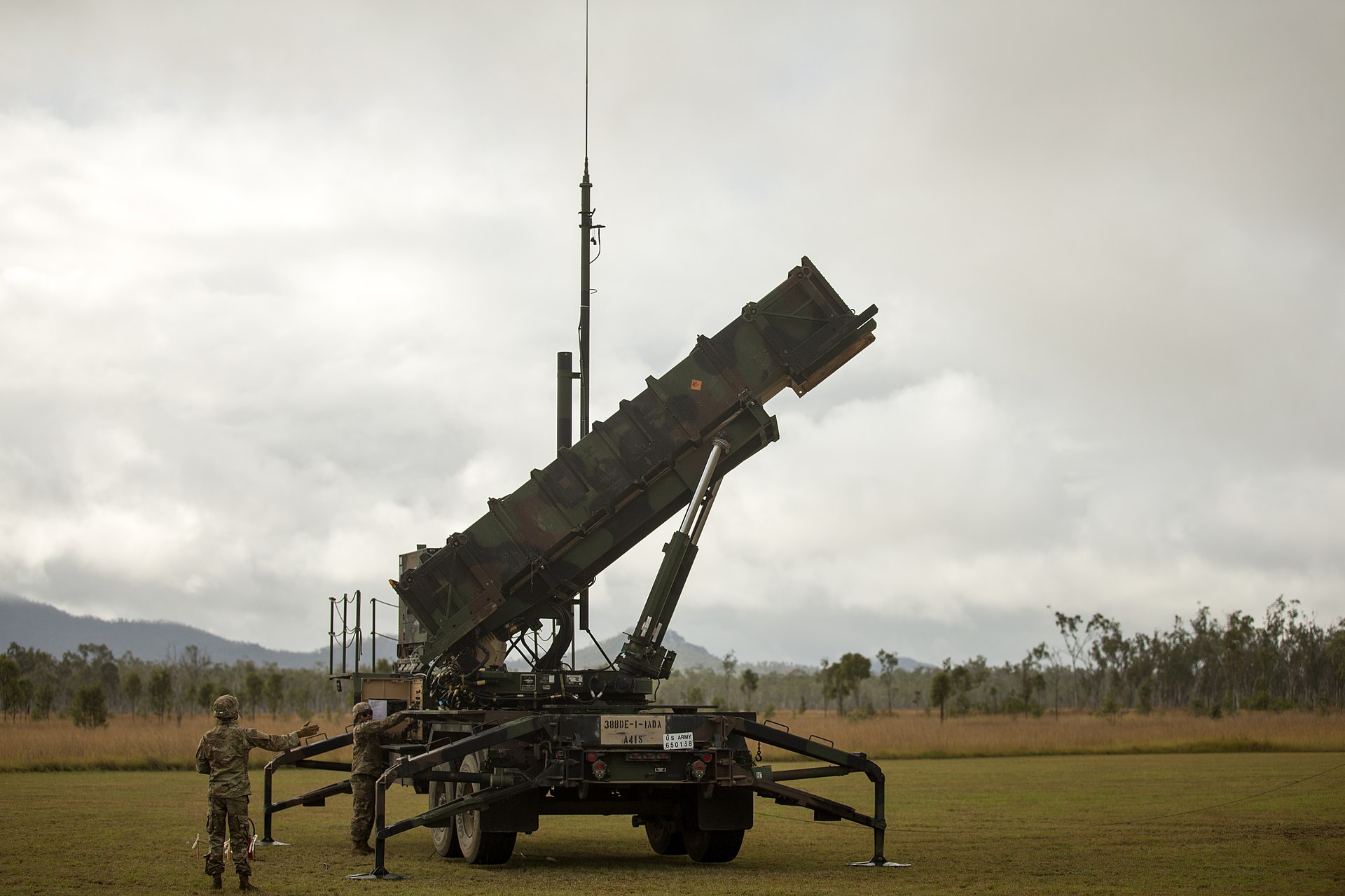 A U.S. Army MIM-104 Patriot air defense missile launcher deployed in the field, the same system protecting Saudi Arabia and Gulf states from Iranian missile and drone attacks. Photo: U.S. Marines / Public Domain