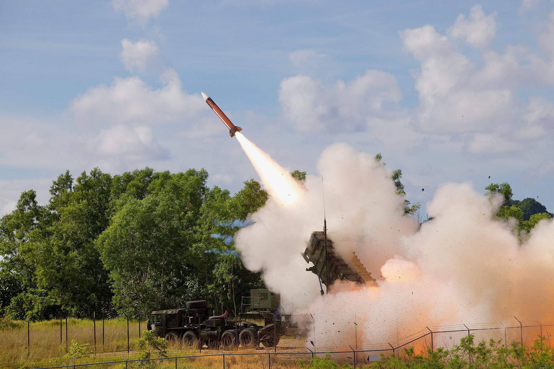 A Patriot PAC-2 interceptor missile launches from an M903 launching station during a live fire exercise, representing the air defense systems that have intercepted hundreds of Iranian missiles and drones over Saudi Arabia. Photo: US Army / Public Domain
