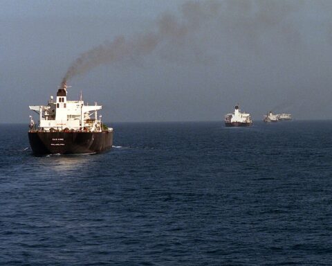 Oil tankers in convoy formation escorted through the Persian Gulf waters during Operation Earnest Will. Photo: U.S. Navy / Public Domain