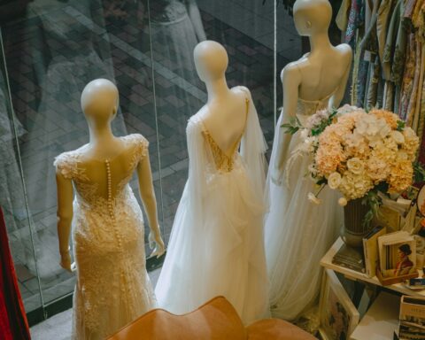 Elegant couture gowns on mannequins in a luxury fashion boutique — Princess Noura bint Faisal Al Saud leads Saudi haute couture