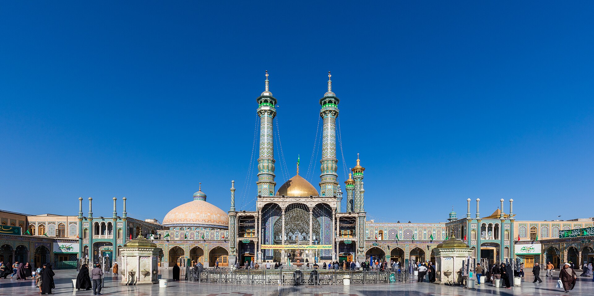 The Shrine of Fatima Masumeh in Qom, the spiritual and theological center of Shia Islam in Iran where the clerical establishment that selects the supreme leader is based. Photo: Wikimedia Commons / CC BY-SA 4.0