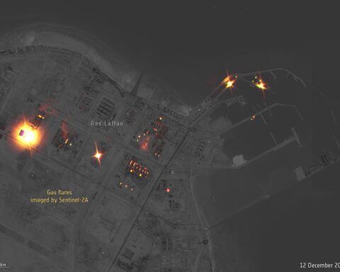 Satellite image of gas flares at Ras Laffan industrial complex in Qatar, the worlds largest LNG processing facility. Photo: ESA Sentinel-2A / CC BY-SA 3.0 IGO