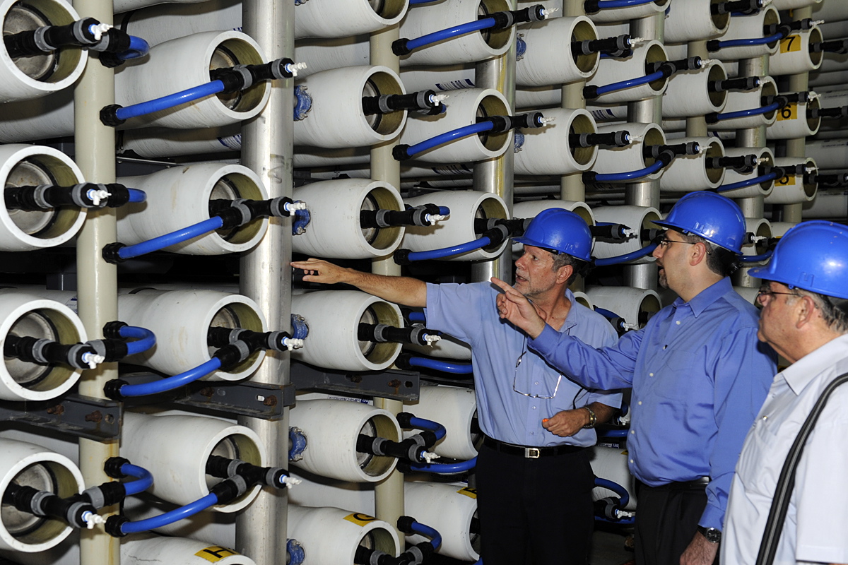Reverse osmosis membrane tubes inside a modern desalination plant showing the technology that produces drinking water for Gulf nations. Photo: US Embassy Tel Aviv / CC BY-SA 2.0