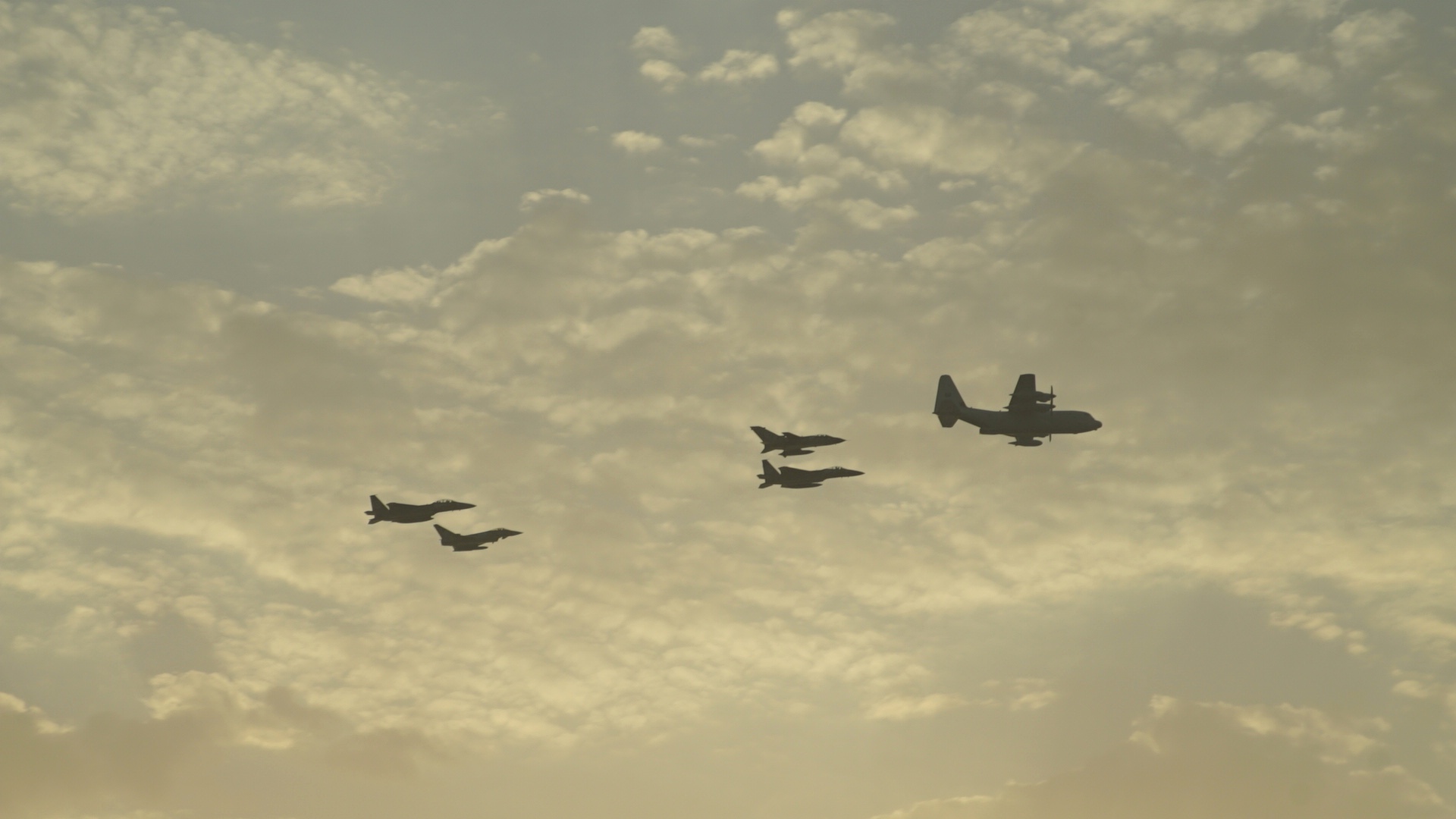 Royal Saudi Air Force jets in formation flight over Saudi Arabia during a national day celebration. Photo: Wikimedia Commons / CC BY-SA 4.0