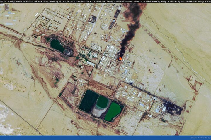 Satellite image showing fire and smoke at an oil refinery following a drone attack, similar to the Samref refinery strike in Yanbu, Saudi Arabia. Photo: Copernicus Sentinel / CC BY 2.0