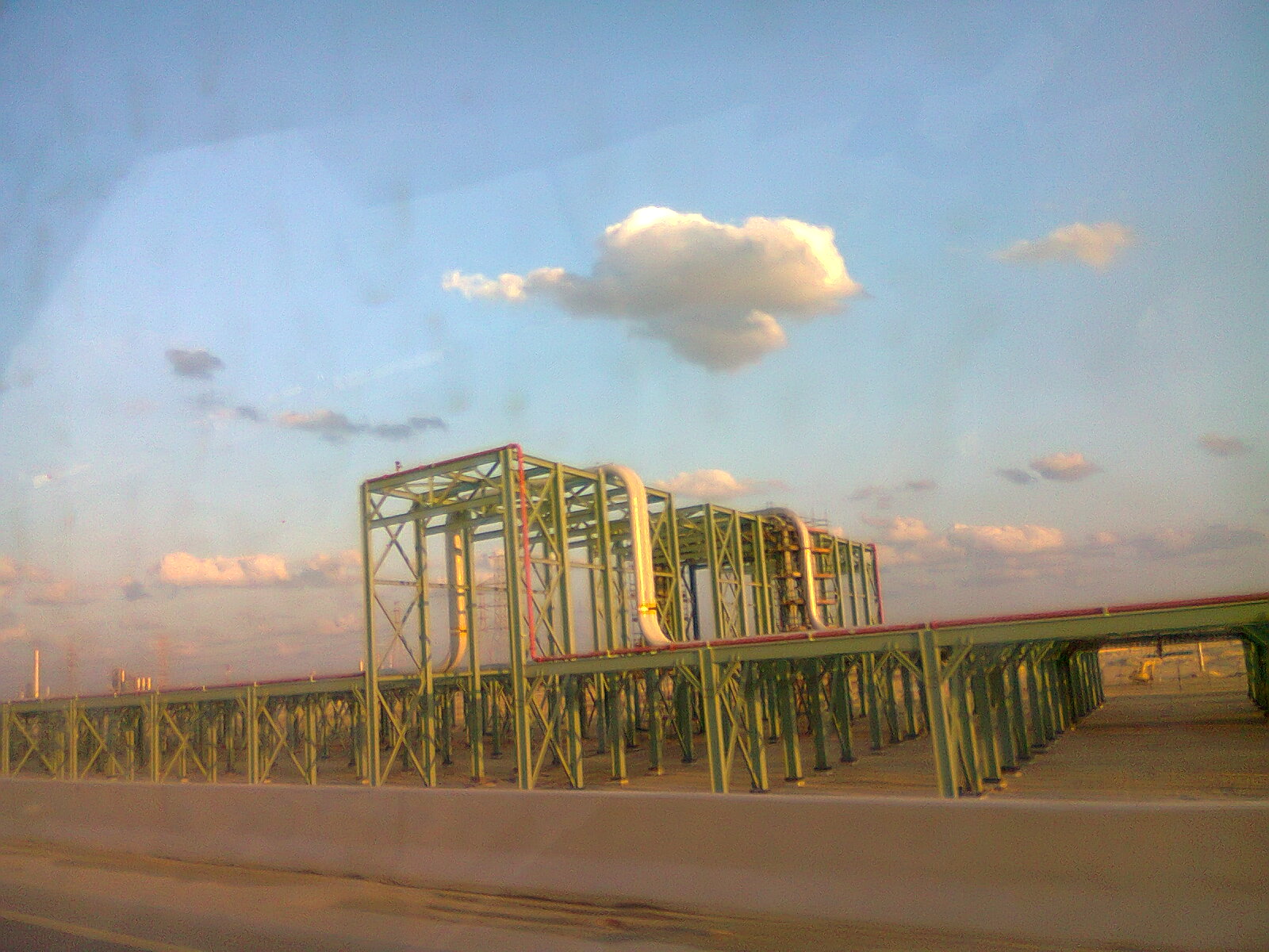 Saudi Aramco oil pipeline infrastructure in Jubail, Saudi Arabia Eastern Province. Photo: Wikimedia Commons / CC BY 3.0