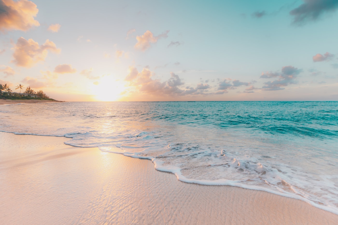 Crystal clear turquoise water on a Saudi Arabia beach
