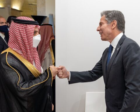 Saudi Foreign Minister Prince Faisal bin Farhan greets US Secretary of State during diplomatic meeting on Iran war ceasefire negotiations. Photo: US State Department / Public Domain
