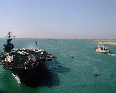 A US Navy aircraft carrier transits the Suez Canal in Egypt, underscoring the strategic waterway that connects the Mediterranean to the Red Sea and the Persian Gulf. Photo: US Navy / Public Domain