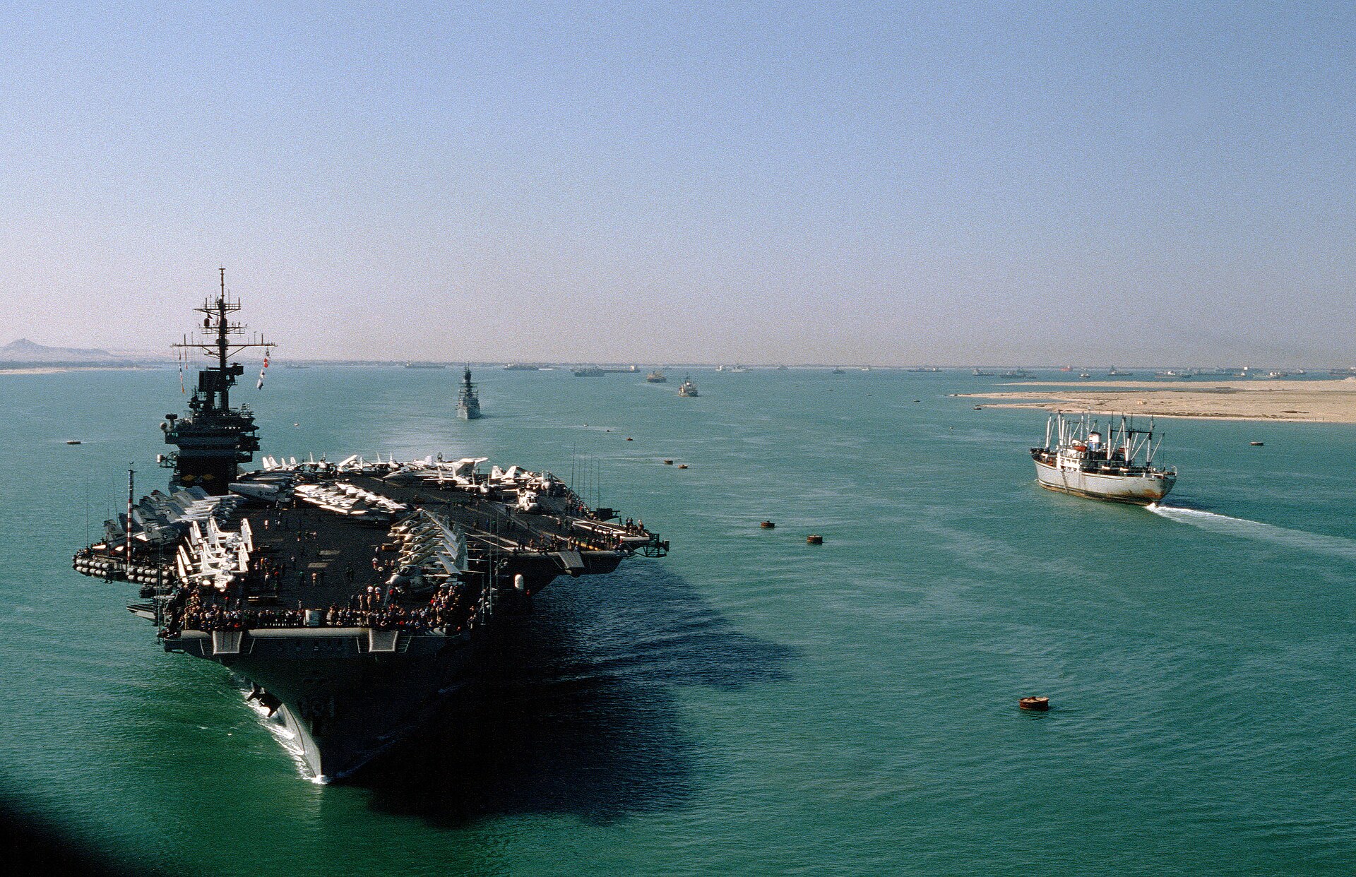 A US Navy aircraft carrier transits the Suez Canal in Egypt, underscoring the strategic waterway that connects the Mediterranean to the Red Sea and the Persian Gulf. Photo: US Navy / Public Domain