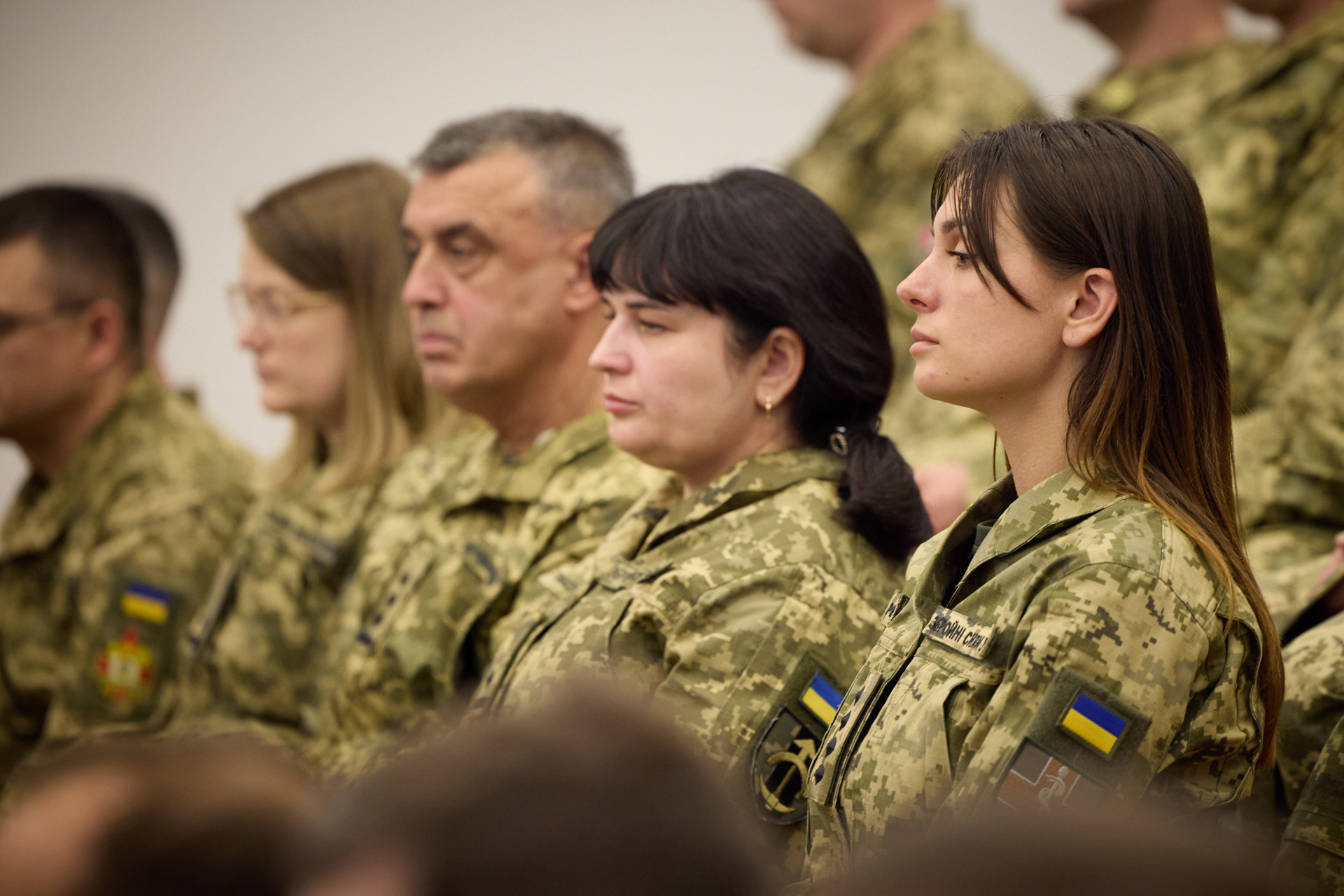 Ukrainian military personnel at the National Defense University during a discussion on air defense and NATO cooperation, the same defense specialists now being deployed to help Gulf states counter Iranian drones. Photo: Wikimedia Commons / CC0