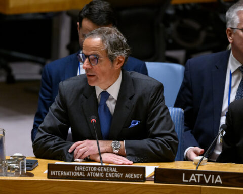 United Nations Security Council meeting on international peace and security threats, with delegates from multiple nations discussing ceasefire proposals. Photo: UN Photo / CC BY 2.0
