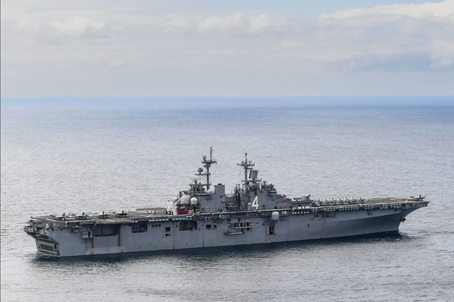 USS Boxer (LHD-4) amphibious assault ship underway in the Pacific Ocean, the type of vessel now deploying to the Persian Gulf for potential Iran operations. Photo: US Navy / Public Domain