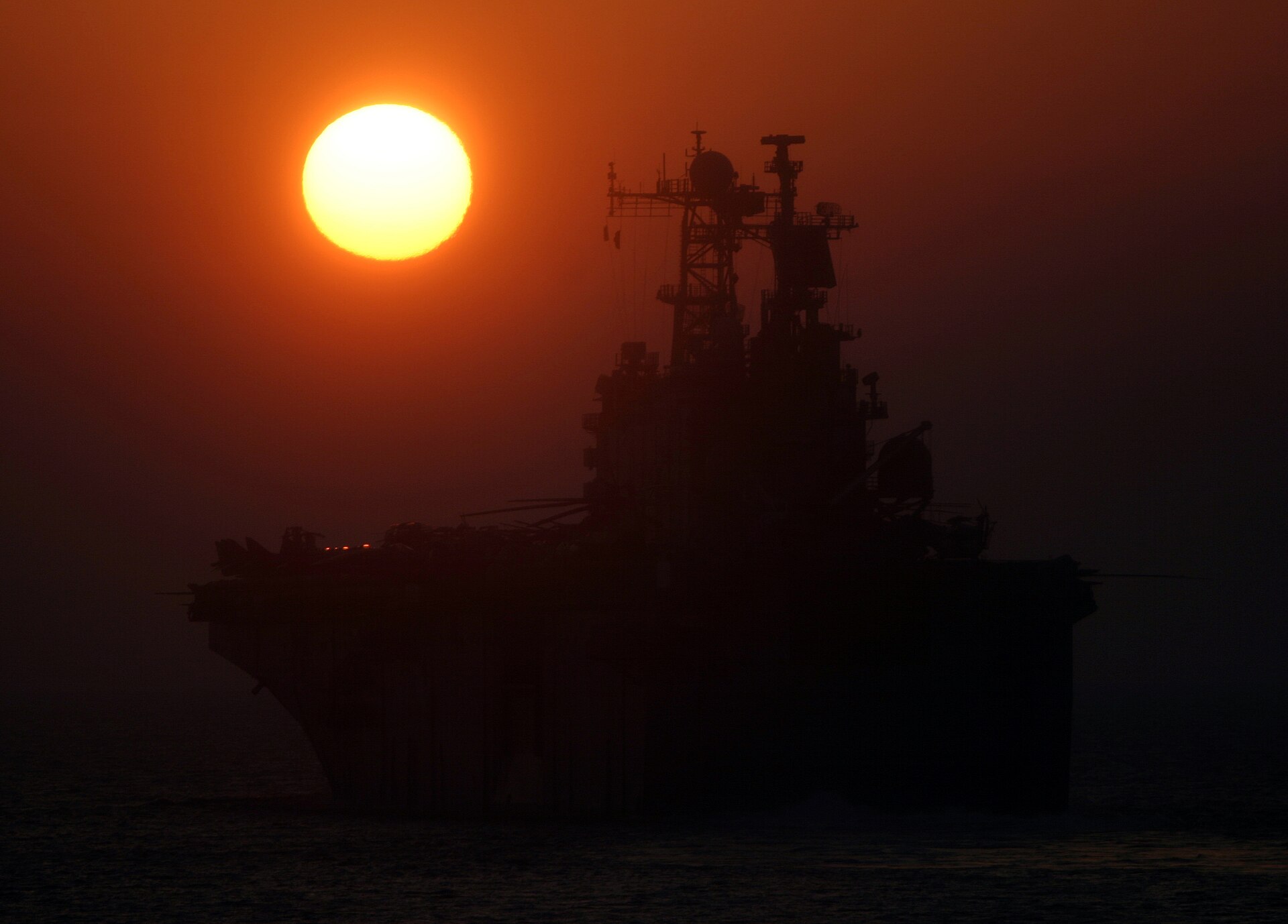 USS Tarawa transits the Strait of Hormuz at sunset as it prepares to enter the Persian Gulf. Photo: U.S. Navy / Public Domain