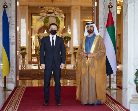 Ukrainian President Volodymyr Zelensky meeting with UAE Prime Minister Mohammed bin Rashid Al Maktoum during a Gulf diplomatic visit, with Ukrainian and UAE flags visible