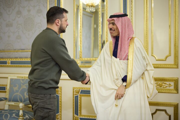 Ukrainian President Volodymyr Zelenskyy shakes hands with Saudi Foreign Minister Prince Faisal bin Farhan during diplomatic meeting. Photo: Press Service of the President of Ukraine / CC0